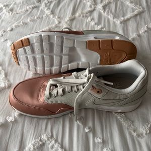 Nike Air Max Size 10 W